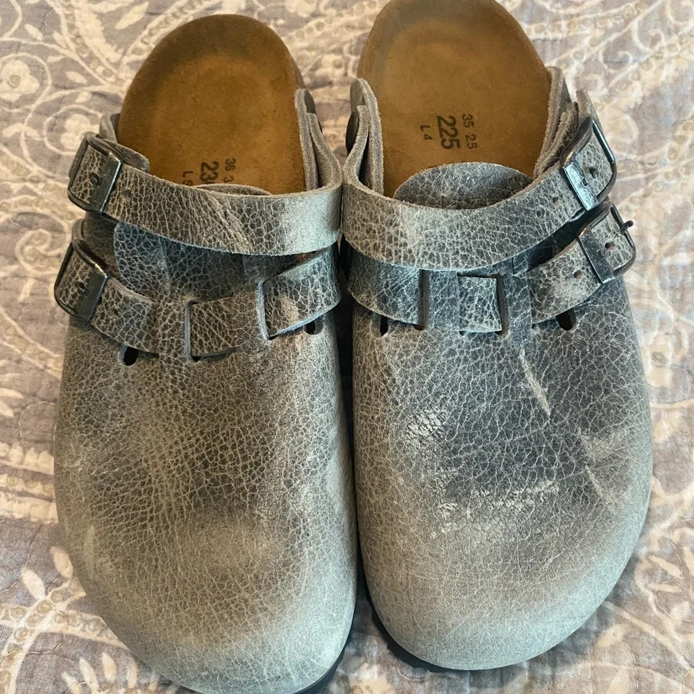 Birkis gray mules clogs nwot FLAW two different size shoes eu 35/36 is 4/5